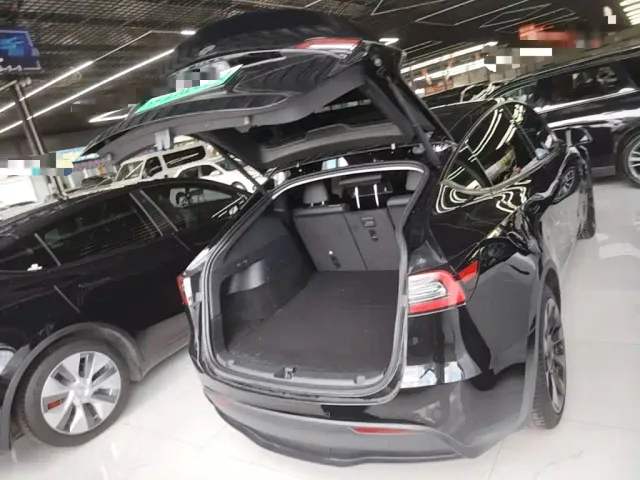 Tesla Model Y — Фото автомобиля 17
