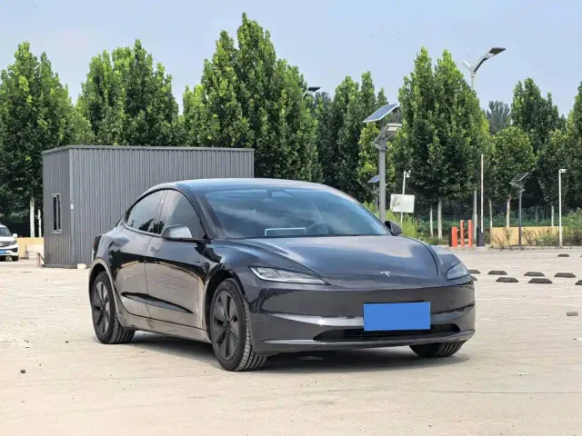Tesla Model 3 — Фото автомобиля 2