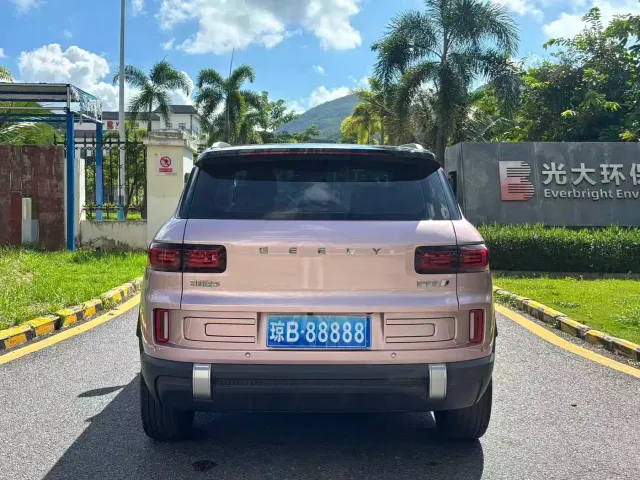 Geely ICON — Фото автомобиля 8