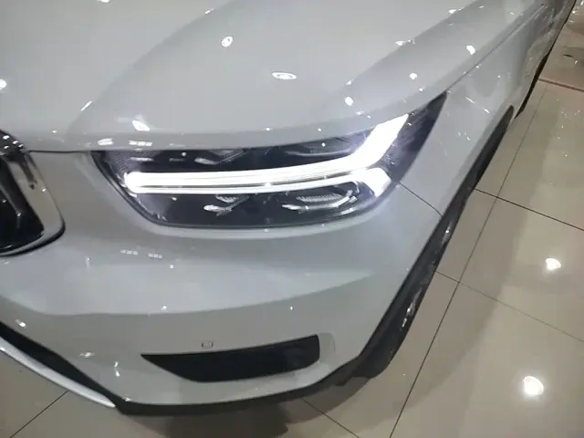 Volvo XC40 — Фото автомобиля 17