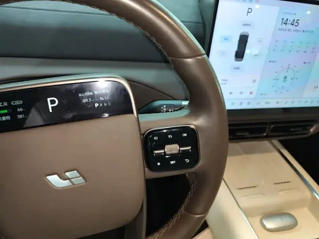 Li Auto MEGA — Фото автомобиля 13