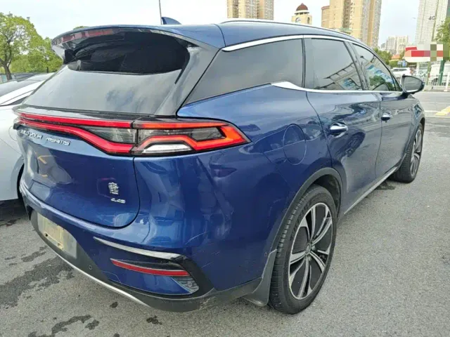 BYD Tang — Фото автомобиля 6