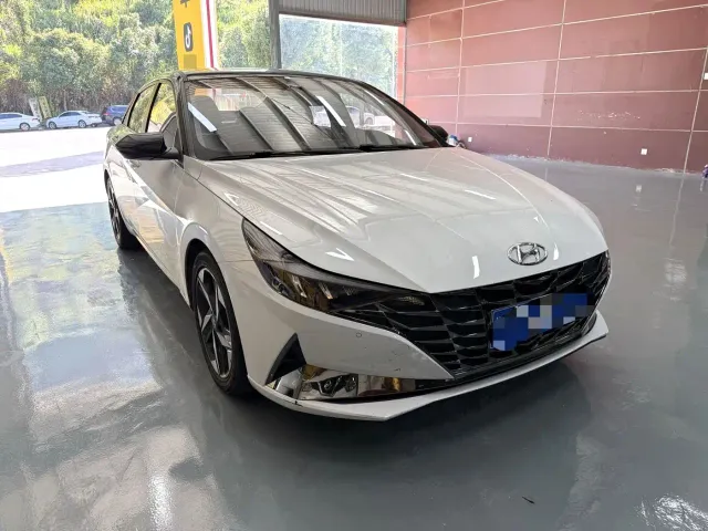 Hyundai Elantra — Фото автомобиля 3