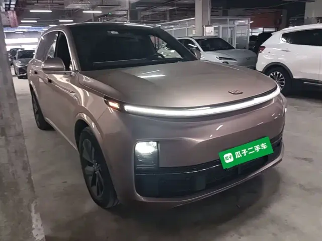 Li Auto L8 — Фото автомобиля 3