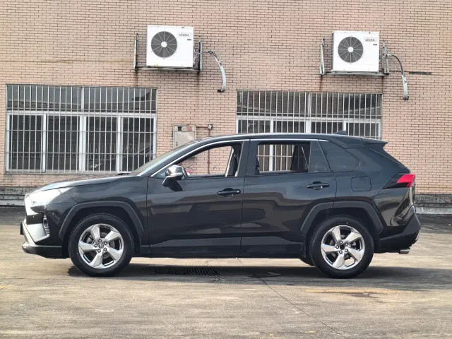 Toyota RAV4 — Фото автомобиля 15