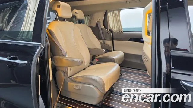 Kia Canival — Фото автомобиля 11