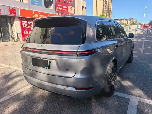 Li Auto L9 — Фото автомобиля 11