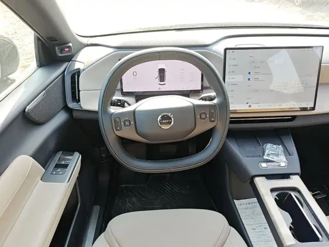 Volvo XC70 Plug-in Hybrid — Фото автомобиля 10
