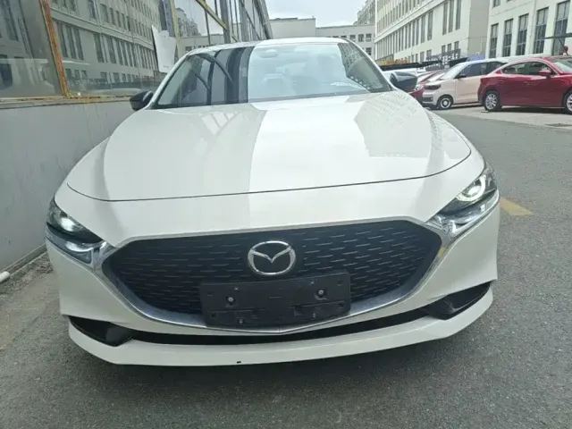 Mazda Axela — Фото автомобиля 2