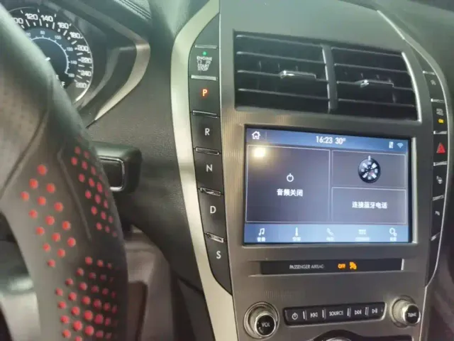 Lincoln MKZ — Фото автомобиля 13