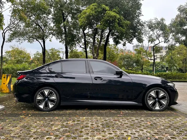 BMW i3 — Фото автомобиля 8