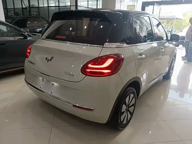 Wuling Bingo — Фото автомобиля 6