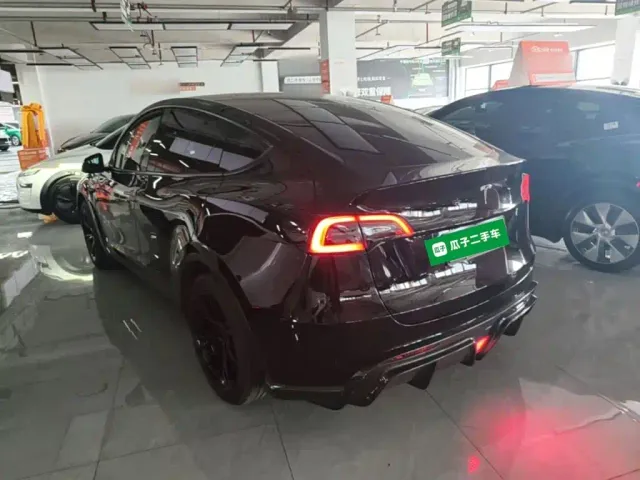 Tesla Model Y — Фото автомобиля 4