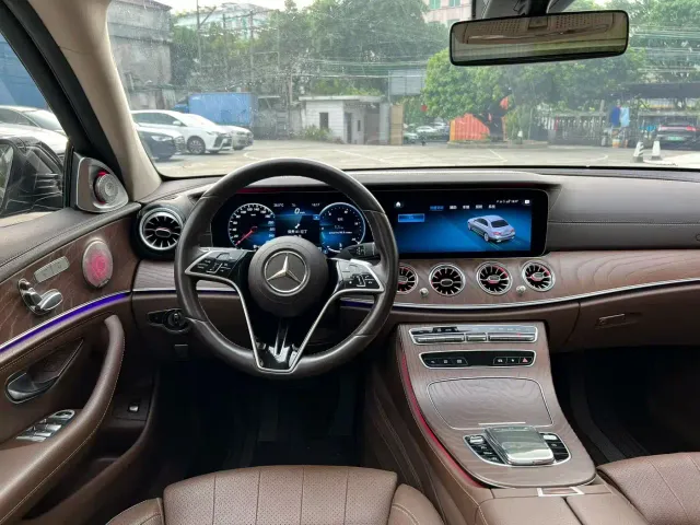 Mercedes-Benz E-Class — Фото автомобиля 4