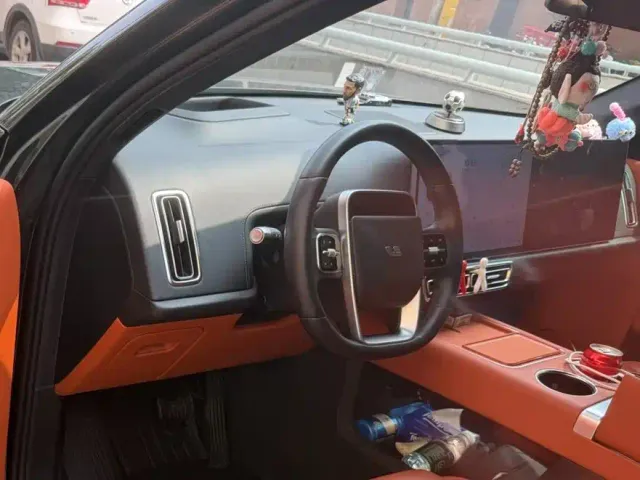 Li Auto L8 — Фото автомобиля 6