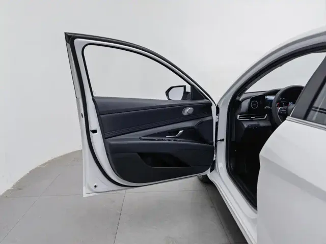 Hyundai Elantra — Фото автомобиля 8