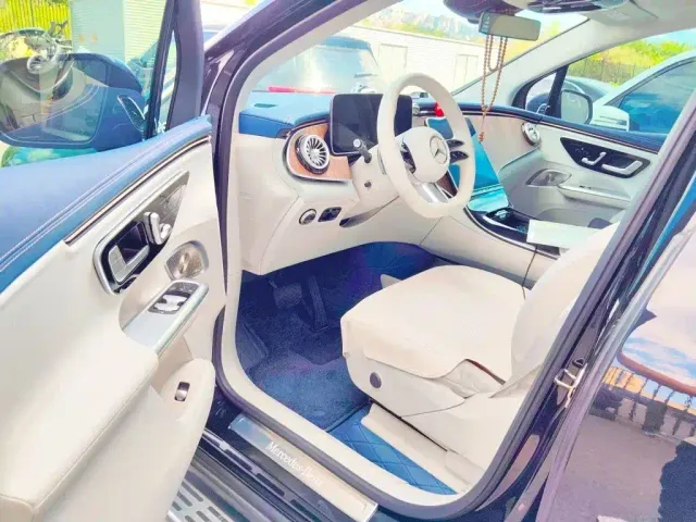 Mercedes-Benz EQE SUV — Фото автомобиля 17
