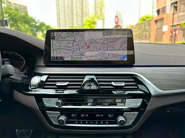 BMW 5 Series — Фото автомобиля 17