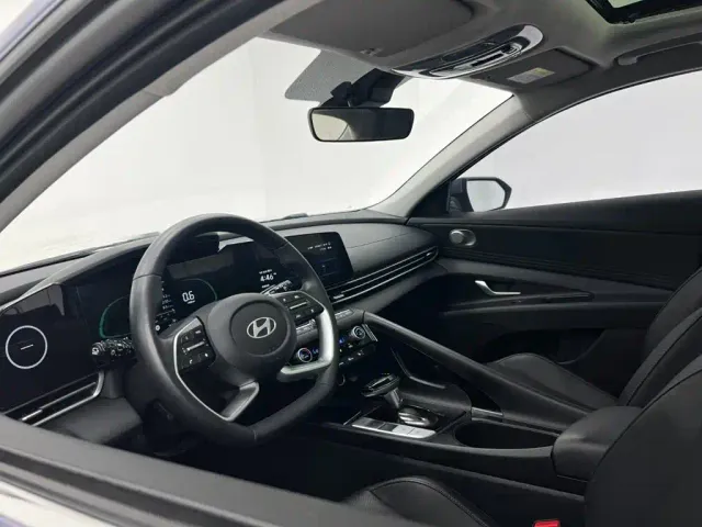 Hyundai Elantra — Фото автомобиля 15
