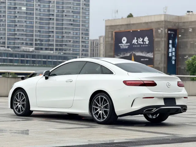 Mercedes-Benz E-Class — Фото автомобиля 5