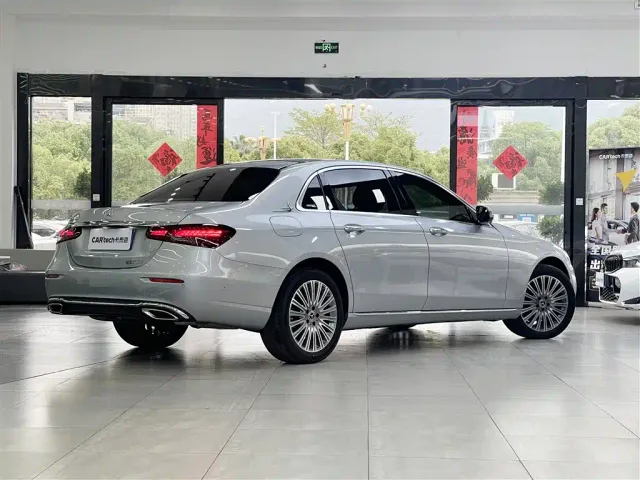 Mercedes-Benz E-Class — Фото автомобиля 5