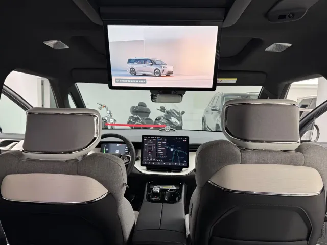 Volvo EM90 — Фото автомобиля 17