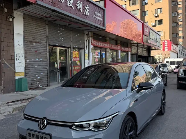 Фотография автомобиля — Volkswagen Golf