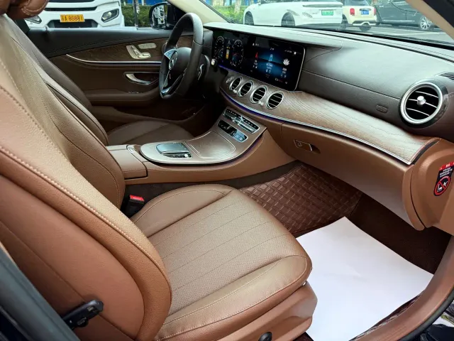 Mercedes-Benz E-Class — Фото автомобиля 20