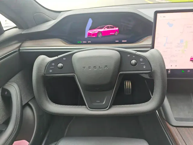 Tesla Model S — Фото автомобиля 10