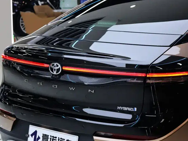 Toyota Crown SportCross — Фото автомобиля 15