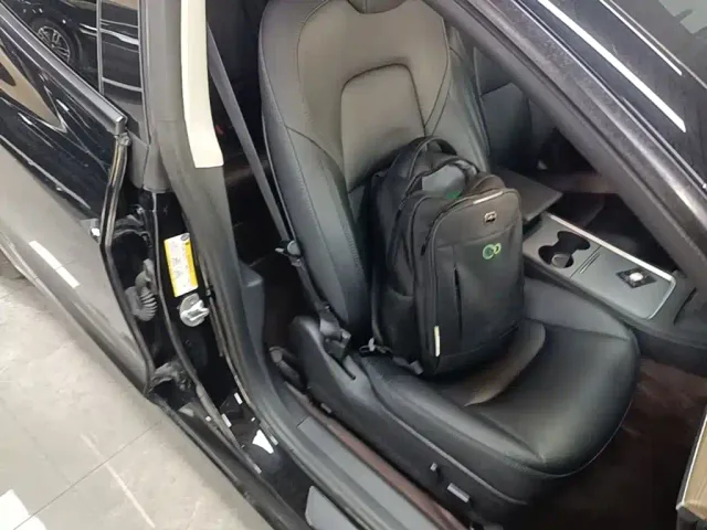 Tesla Model 3 — Фото автомобиля 24