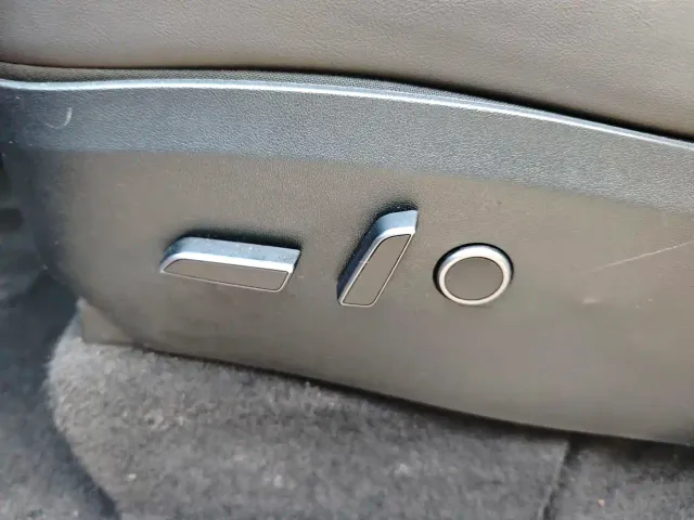 Tesla Model Y — Фото автомобиля 14