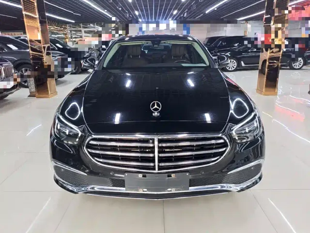 Mercedes-Benz E-Class — Фото автомобиля 2