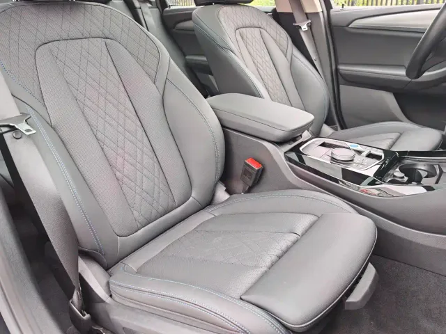 BMW iX3 — Фото автомобиля 14