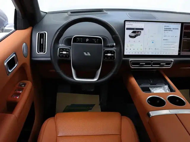 Li Auto L8 — Фото автомобиля 25