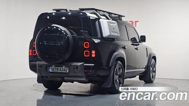 Land Rover Defender — Фото автомобиля 2
