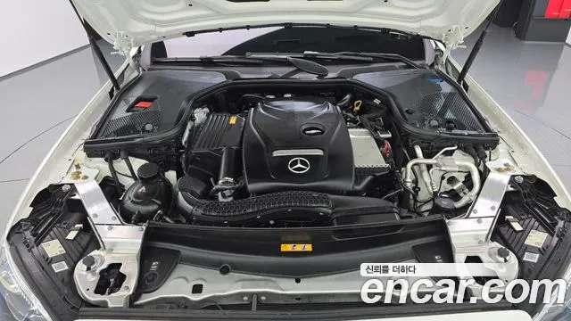 Mercedes-Benz E-Class — Фото автомобиля 5
