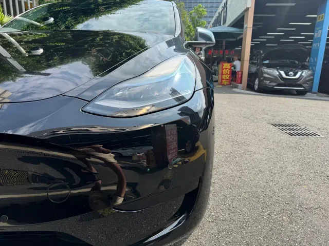 Tesla Model Y — Фото автомобиля 3