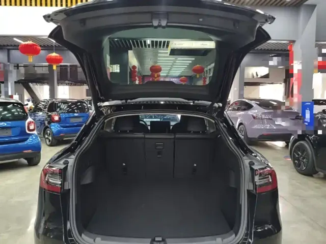 Tesla Model Y — Фото автомобиля 18