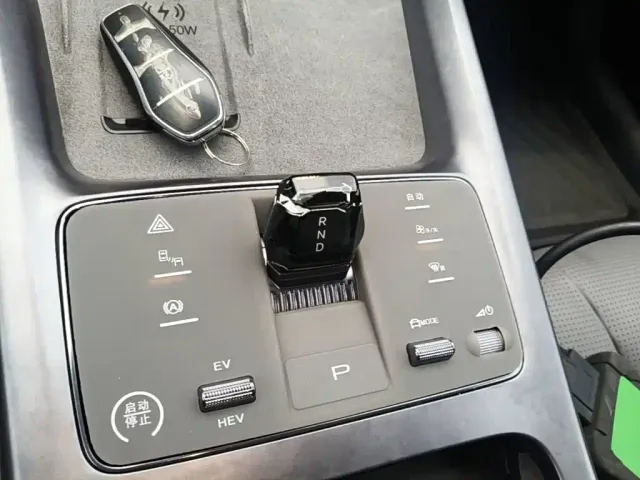 BYD Seal 07 DM-i — Фото автомобиля 13