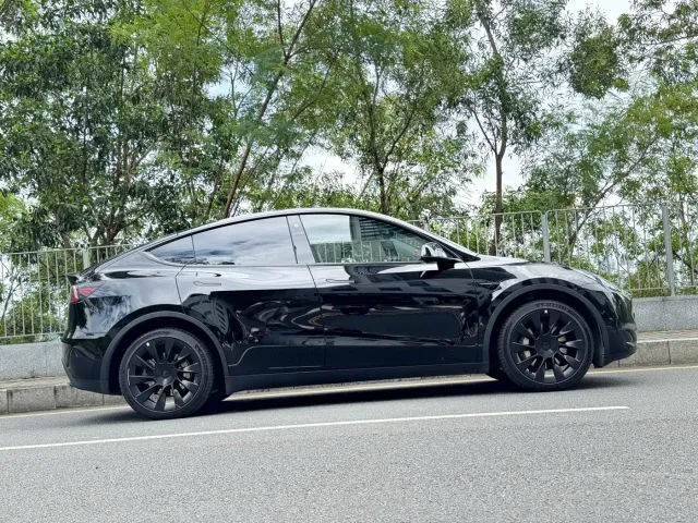 Tesla Model Y — Фото автомобиля 7