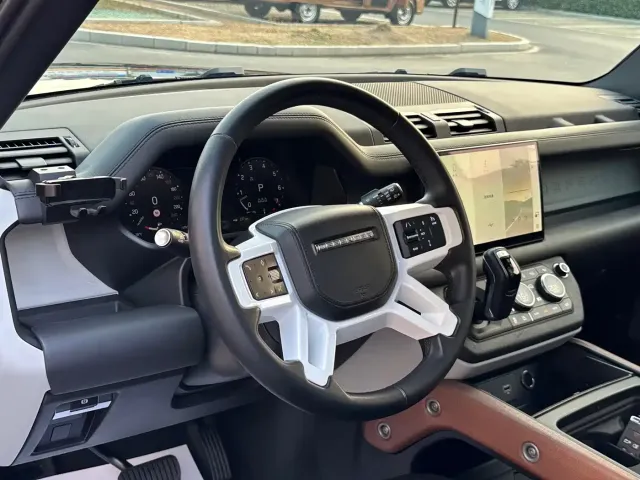Land Rover Land Rover Defender 2023 Model 110 3.0T P400 X-DYNAMIC HSE — Фото автомобиля 10