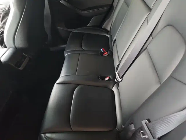 Tesla Model Y — Фото автомобиля 16