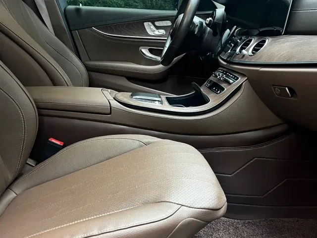 Mercedes-Benz E-Class — Фото автомобиля 7
