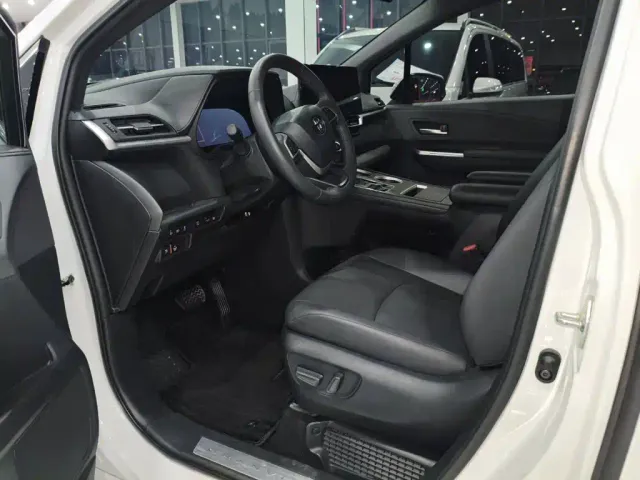 Toyota Granvia — Фото автомобиля 8