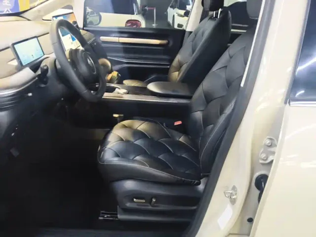Baojun Cloud — Фото автомобиля 14