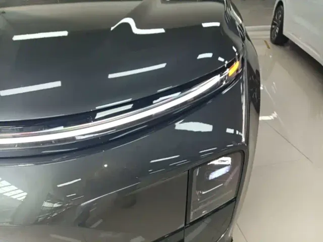 Li Auto L6 — Фото автомобиля 23