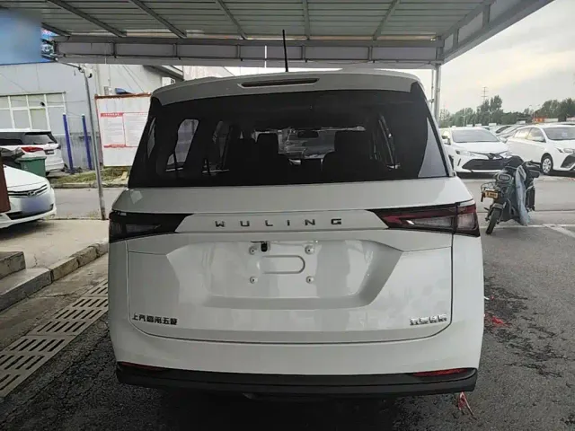 Wuling Jiachen — Фото автомобиля 5