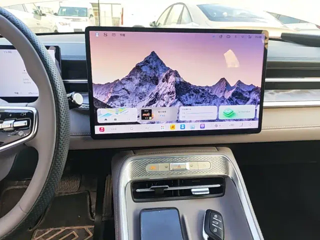 Roewe M7 DMH — Фото автомобиля 12