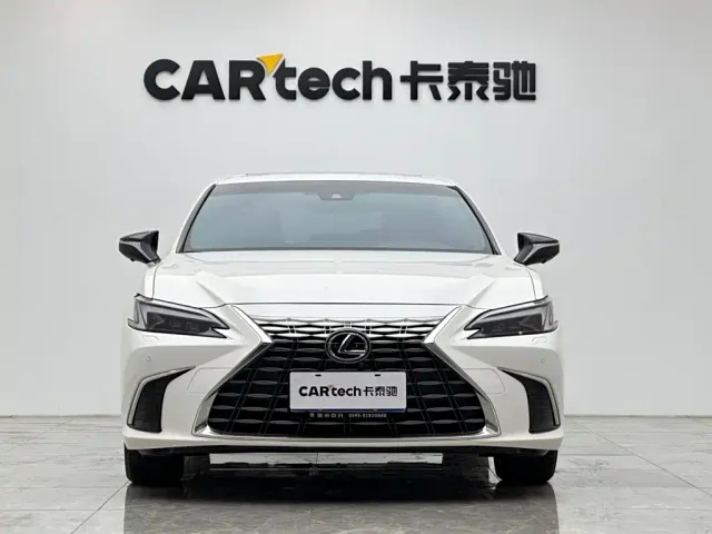 Lexus ES — Фото автомобиля 7